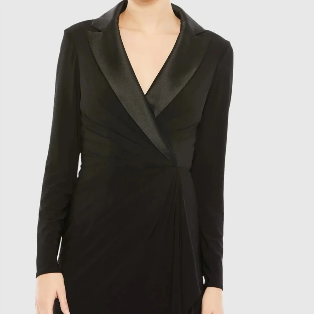 Mac Duggal Black Long Sleeve Faux Tuxedo Gown in Size 12 NWT